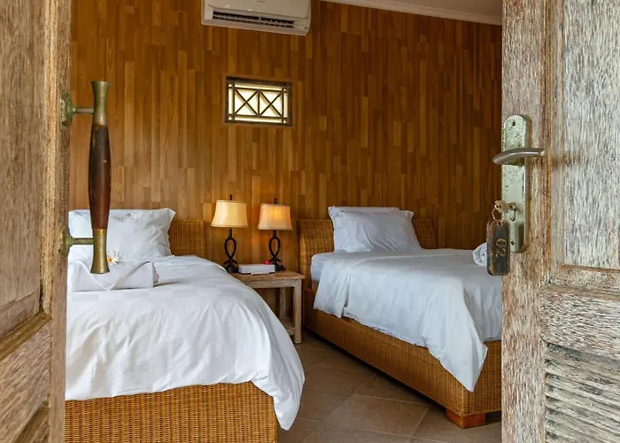Ware Ware Surf Bungalow Lembongan